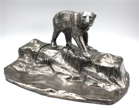 Calamaio in metallo argentato - A silver plated inkstand in the shape of a polar bear.