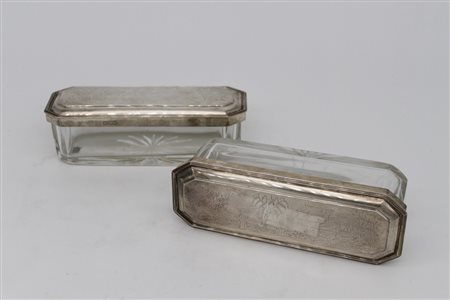 Coppia di scatole in cristallo con coperchi in argento - A pair of crystal boxes with silver mounts.