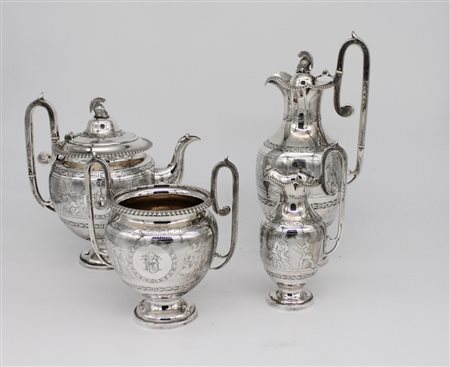 Servizio a quattro pezzi in metallo argentato - A silver plated tea and coffee service.