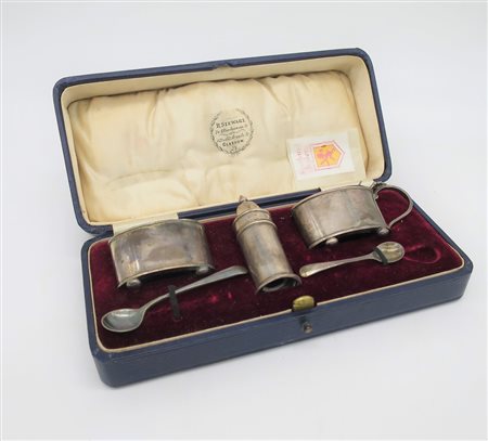 Servizio in argento - A silver condiment set