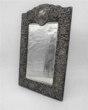 Specchiera in argento -  A silver dressing mirror