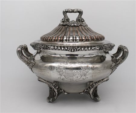 Zuppiera in metallo argentato - A silver plated bowl