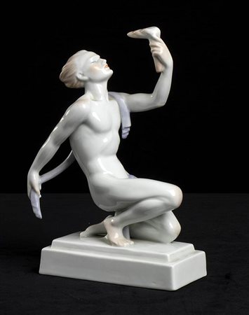 HEREND - TORCH BEARER