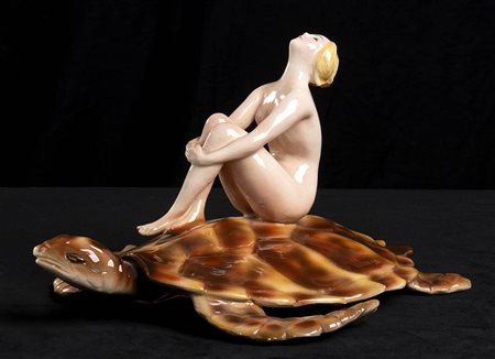 NUDE ON TURTLE