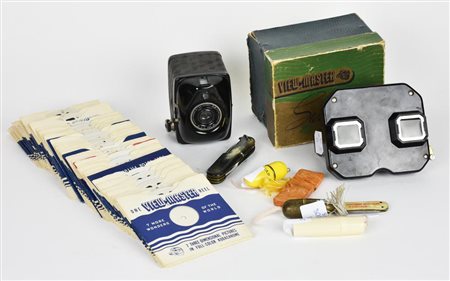 LOTTO DI OGGETTI VARI un lotto composto da: un view mast in bachelite nera...