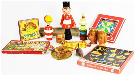 LOTTO DI GIOCATTOLI lotto composto da quindici giocattoli d'epoca in legno e...