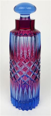 BOTTIGLIA IN CRISTALLO DI BOEMIA di colore azzurro e rosa completa di tappo...