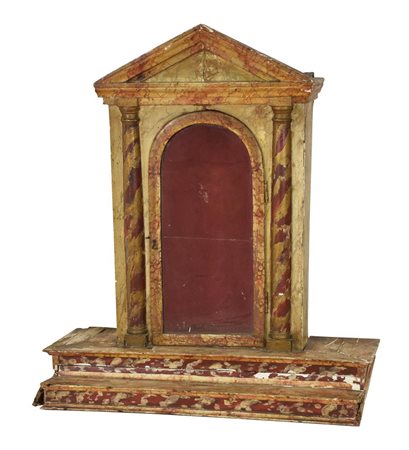 Tabernacolo in legno laccato cm 78x66x30 Toscana, XVIII secolo difetti,...