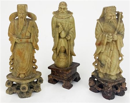 LOTTO DI TRE STATUETTE IN PIETRA SAPONARIA raffiguranti tre saggi Cina, prima...