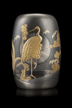 Vaso in argento decorato a soggetto orientale e dettagli dorati. Titolo 925. Ar