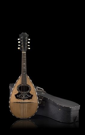 Mandolino di scuola catanese, inzio XX° secolo
Fondo bombato di 17 doghe di pal