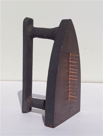 Man Ray Cadeau, 1974;Ferro, 17 x 10 cm, edizione M.H.A. Firma e numerazione...