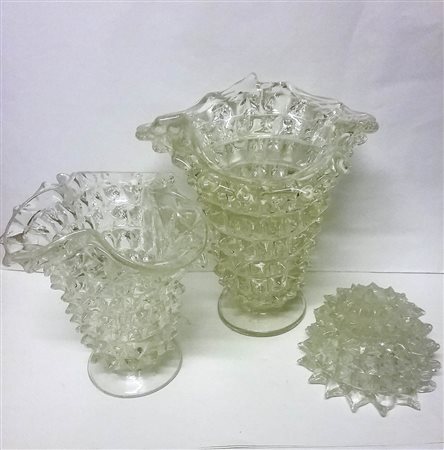 Ercole Barovier (Murano 1889 – 1974) Due vasi su piede e una scatolina con...