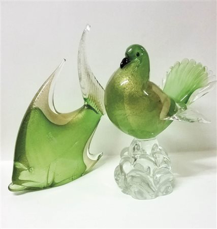 Vetreria Formia Murano Colomba e pesce, 1996; in vetro massiccio verde e...