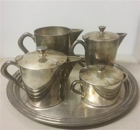 Arthur Krupp Set con vassoio, teiera, lattiere e zuccheriera, 1930 – 1940;In...