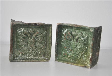 2 maioliche per stufa con aquila bicipite, seconda metà del XIX sec.;19 x 19...