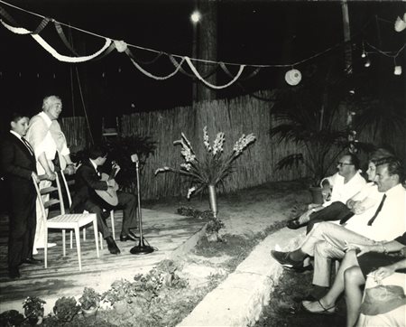 Pierluigi Praturlon (1924-1999)  - Vittorio De Sica with his sons Christian e Manuel, anni 1960