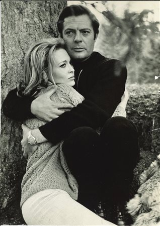 Pietro Pascuttini (1936)  - Marcello Mastroianni and Faye Dunaway in "Amanti", 1968