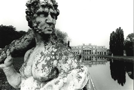 Federico Patellani (1911-1977)  - Untitled (Reggia), anni 1970