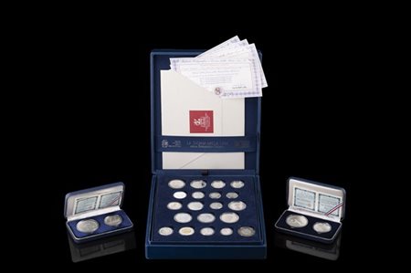 Lotto composto da tre custodie contenenti monete in argento (difetti)