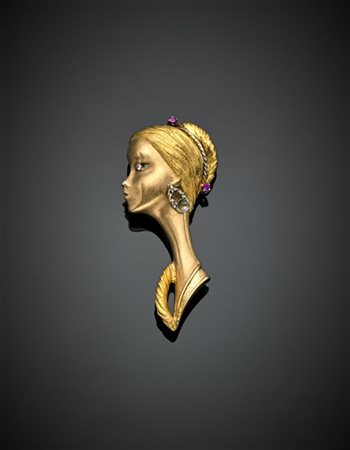 Broche in oro giallo a guisa di profilo femminile rifinito con gemme sintetiche