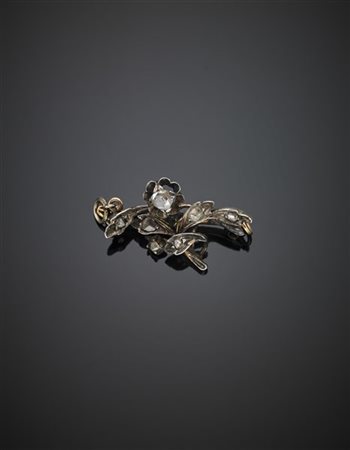 Spilla/centrale in oro 333/1000, argento e diamanti irregolari mezza rosetta, g