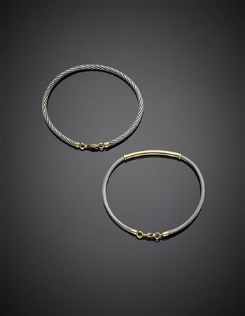 Due bracciali a fune in acciaio e oro giallo, complessivi g 14,90 circa, diam.