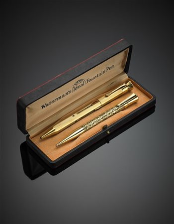 Lotto in metallo dorato composto da due portamine di cui uno a quattro colori m