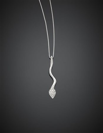 DI GREGORIO
Catena con pendente in oro bianco a guisa di serpente rifinito con