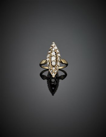 Anello in oro giallo rifinito con diamanti a mezza rosetta, g 5,90 circa misura