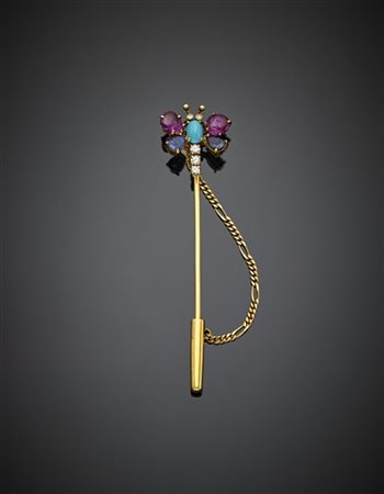 Spillone in oro giallo terminato da una farfalla rifinita in rubini scolpiti, z