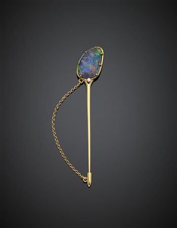 Spillone in oro giallo con doppietta di opale nobile sintetico e piccolo diaman
