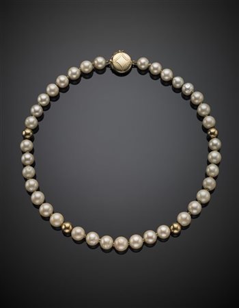 Collana a un filo di perle coltivate di mm 9.50 circa, con distanziatori e chiu