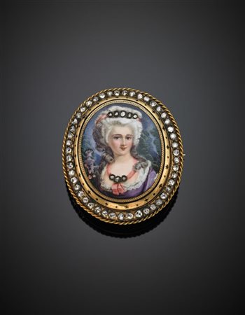 Broche ovale in oro giallo con miniatura di dama rifinita con diamanti a mezza