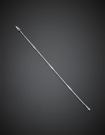 Bracciale tennis in oro bianco e diamanti per complessivi ct. 1,70 circa, g 7,5