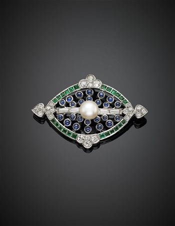 Spilla in oro bianco e platino rifinita con perla centrale, zaffiri cabochon, s