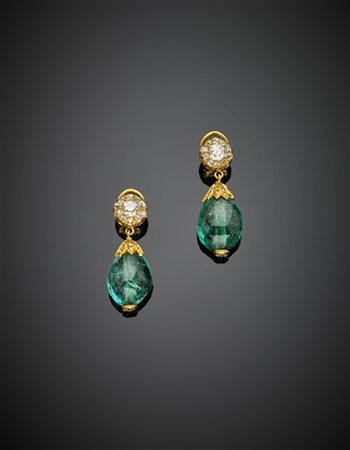 Orecchini pendenti in oro giallo con diamanti old mine per complessivi ct. 3,50