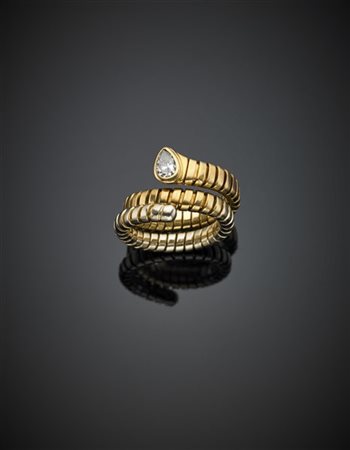 Anello in oro giallo e bianco a tubo gas a guisa di serpente con diamante a goc
