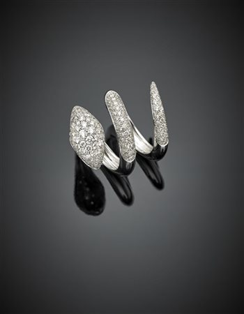 DI GREGORIO
Anello in oro bianco a guisa di serpente rifinito con diamanti per