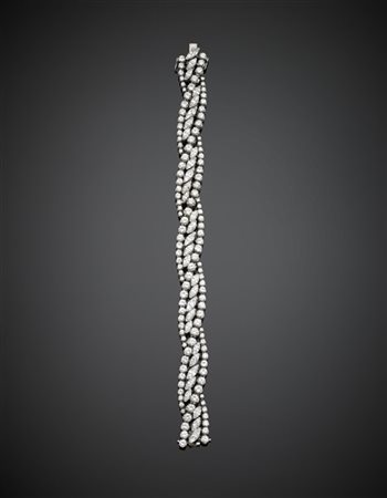 Bracciale in oro bianco, diamanti rotondi e a navette per complessivi ct. 17 ci
