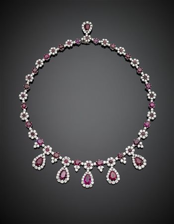CHANTECLER
Collier in platino con diamanti rotondi per complessivi ct. 19 circa