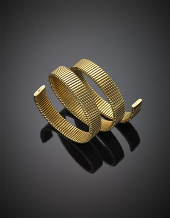 Bracciale a tubo gas in oro giallo, g 146,70 circa, diam. cm 5,80 circa. (lievi