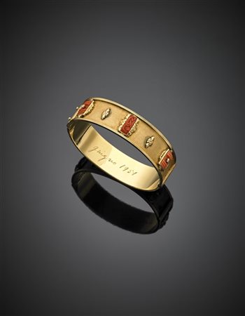 M. BUCCELLATI
Bracciale rigido in oro giallo lucido e satinato con corallo scol
