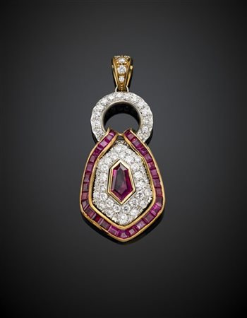 Pendente in oro giallo e bianco con diamanti rotondi per complessivi ct. 2,80 c