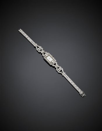 VIVA
Orologio da polso da donna in platino rifinito con diamanti rotondi e a ba