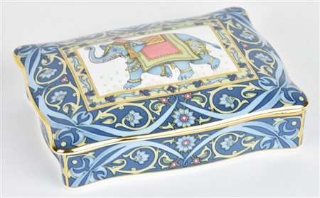 SCATOLA RETTANGOLARE CON COPERCHIO, in porcellana, manifattura Wedgwood,...