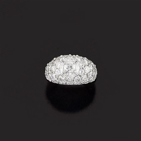 Anello in oro bianco 18K e diamanti taglio brillante e navette ct 4,70