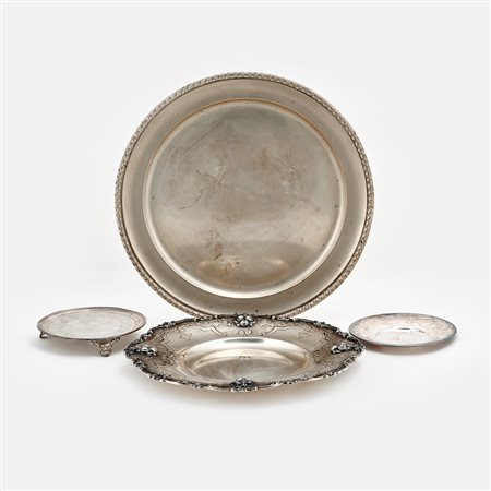 Lotto di argenti composto da due piatti grandi