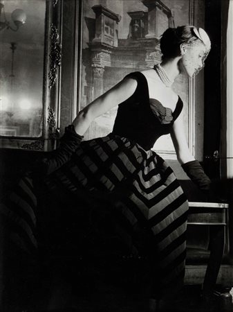 ELSA HAERTTER Elsa Martinelli al caffè Greco con un abito di Simonetta, Roma...