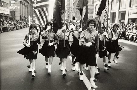 ANTONIO SANSONE Parata a New York anni sessanta stampa alla gelatina sali...